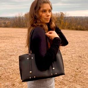 Meet your Posher, Felicity